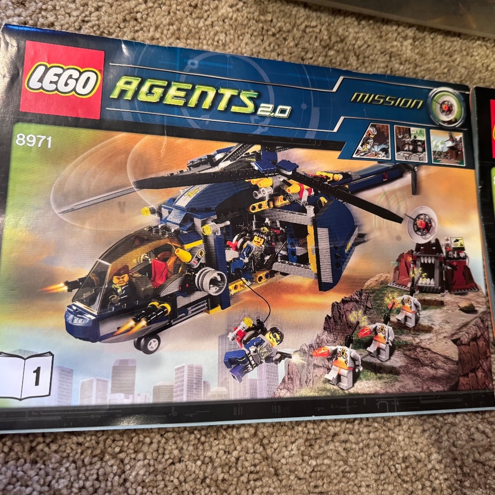 LEGO Agents 2.0 8971 Aerial Defense Unit ; Helicopter Magma Commander Drones
